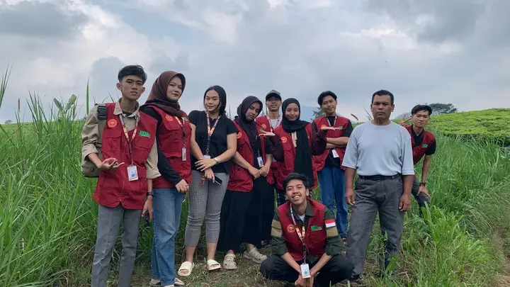 Artikel KKN Universitas Al Ghifari: SAPA WIRAUSAHA DESA SANTOSA: Kunjungan Langsung ke Pelaku UMKM dan Identifikasi Potensi Ekonomi Lokal